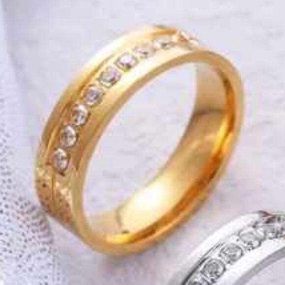Diamond-Encrusted Zircon Ring - Picture 1 of 3